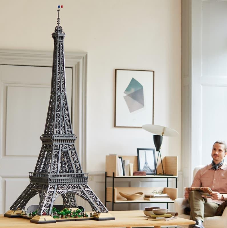 Paris Eiffel Tower Landmark - 10307